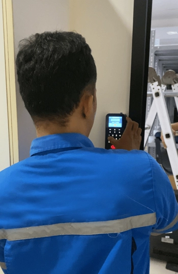 Interlock door system ruang server