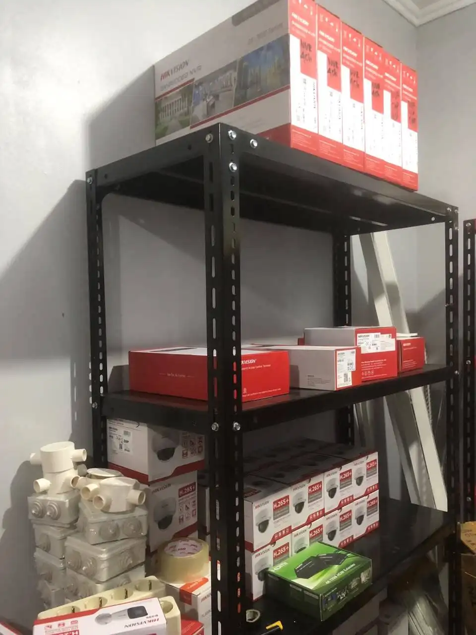 Etalase perangkat CCTV BMU Interlock